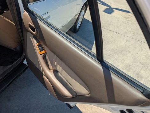 Used 1996 Toyota Camry LE FWD image 26