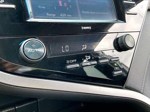 Certified 2020 Toyota Camry SE w/ Convenience Package image 33