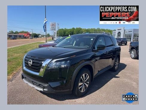 Used 2025 Nissan Pathfinder SL FWD image 1