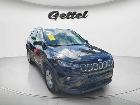 Used 2022 Jeep Compass Latitude FWD image 3