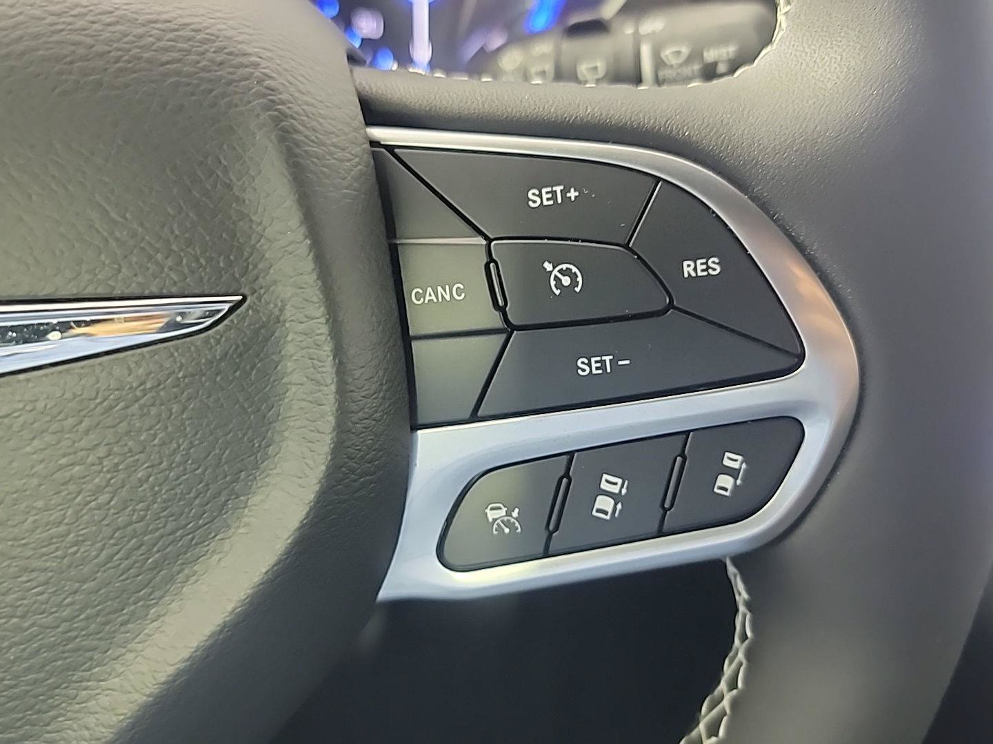 Used 2025 Chrysler Pacifica Select FWD image 27