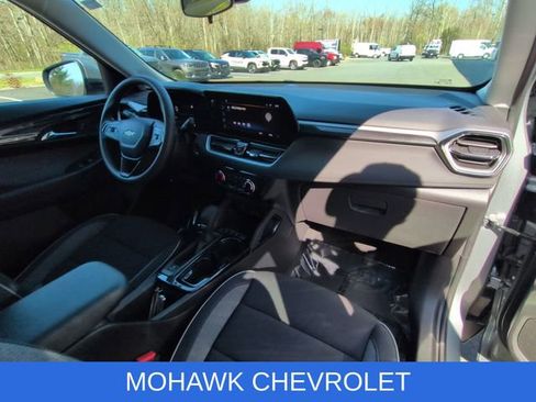 Used 2025 Chevrolet TrailBlazer LT w/ Driver Confidence Package AWD/4WD image 28