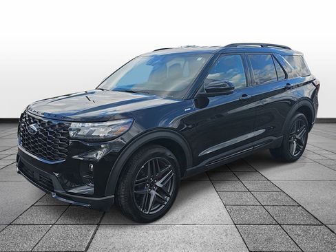 Used 2025 Ford Explorer ST-Line w/ ST-Line Street Pack image 1