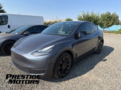 Used 2020 Tesla Model Y Long Range AWD/4WD image 1