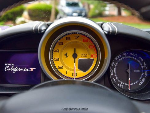 Used 2016 Ferrari California T image 30