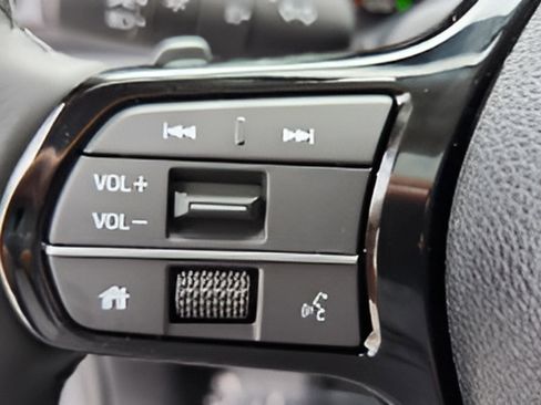 Used 2025 Honda Pilot Touring image 16