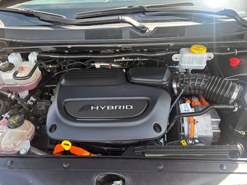 Used 2023 Chrysler Pacifica Touring-L FWD image 35