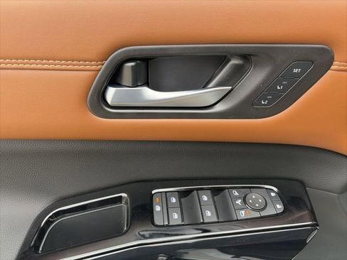 New 2026 Nissan Pathfinder Platinum image 11