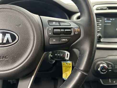 Used 2017 Kia Sorento LX w/ LX Convenience Package image 19