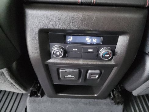 Used 2023 Chevrolet Traverse RS FWD image 19