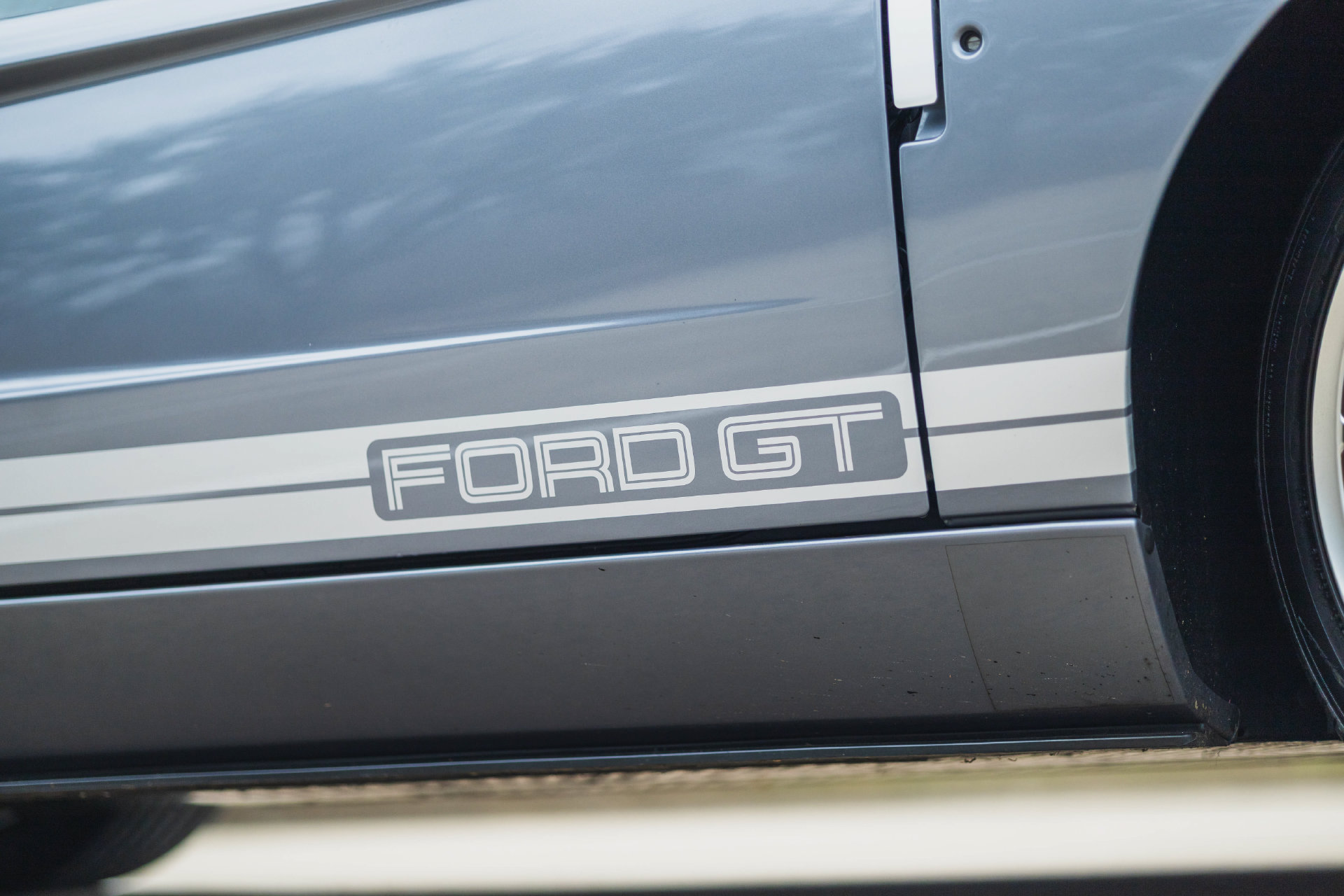 Used 2006 Ford GT RWD image 31