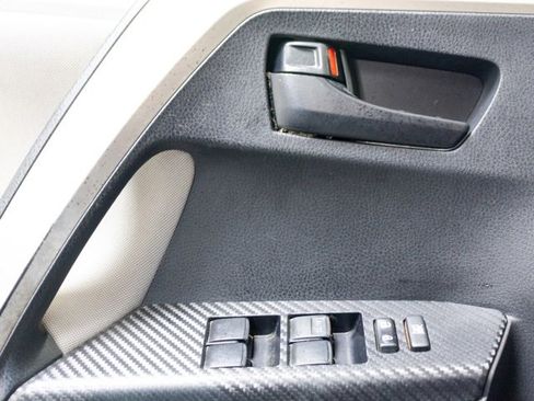 Used 2013 Toyota RAV4 LE image 10