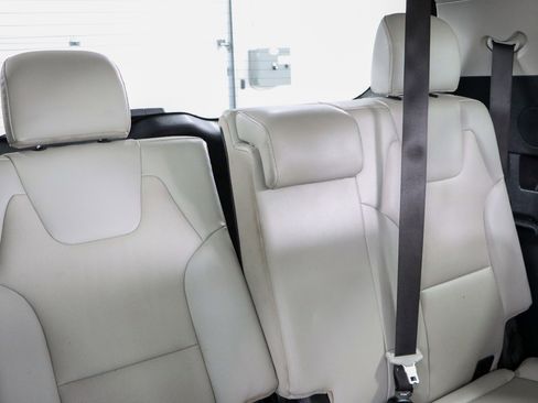 Used 2024 Kia Telluride EX w/ EX Captain's Chair Package image 30