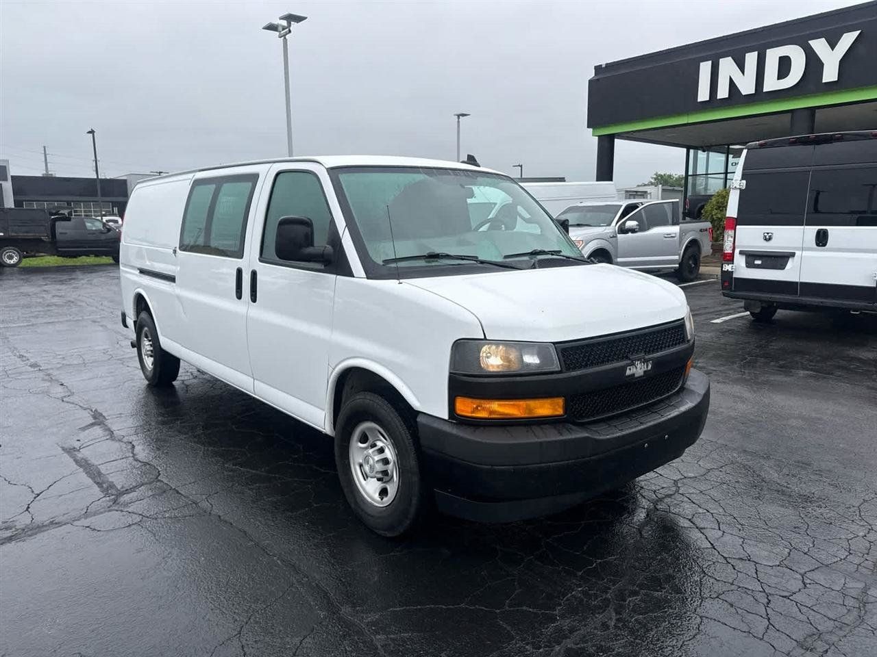 Used 2020 Chevrolet Express 3500 Extended w/ Driver Convenience Package RWD image 2