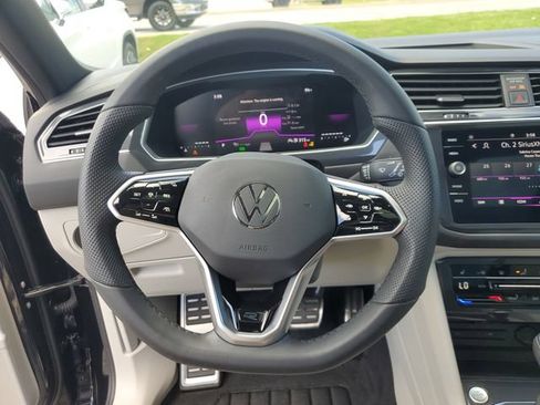 Used 2024 Volkswagen Tiguan SE R-Line FWD image 33