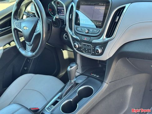 Used 2020 Chevrolet Equinox Premier FWD image 11