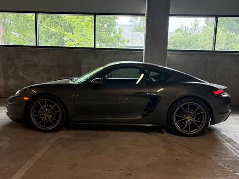 Used 2021 Porsche 718 Cayman RWD image 2