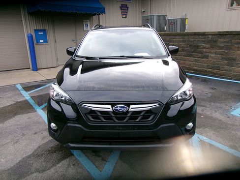 Used 2021 Subaru Crosstrek 2.0i Premium w/ Moonroof Package image 2