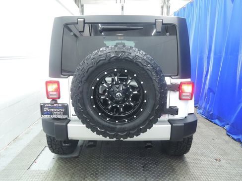 Used 2018 Jeep Wrangler Unlimited Sahara w/ Connectivity Group image 10