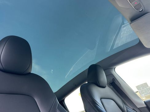 Used 2024 Tesla Model Y Long Range AWD/4WD image 16