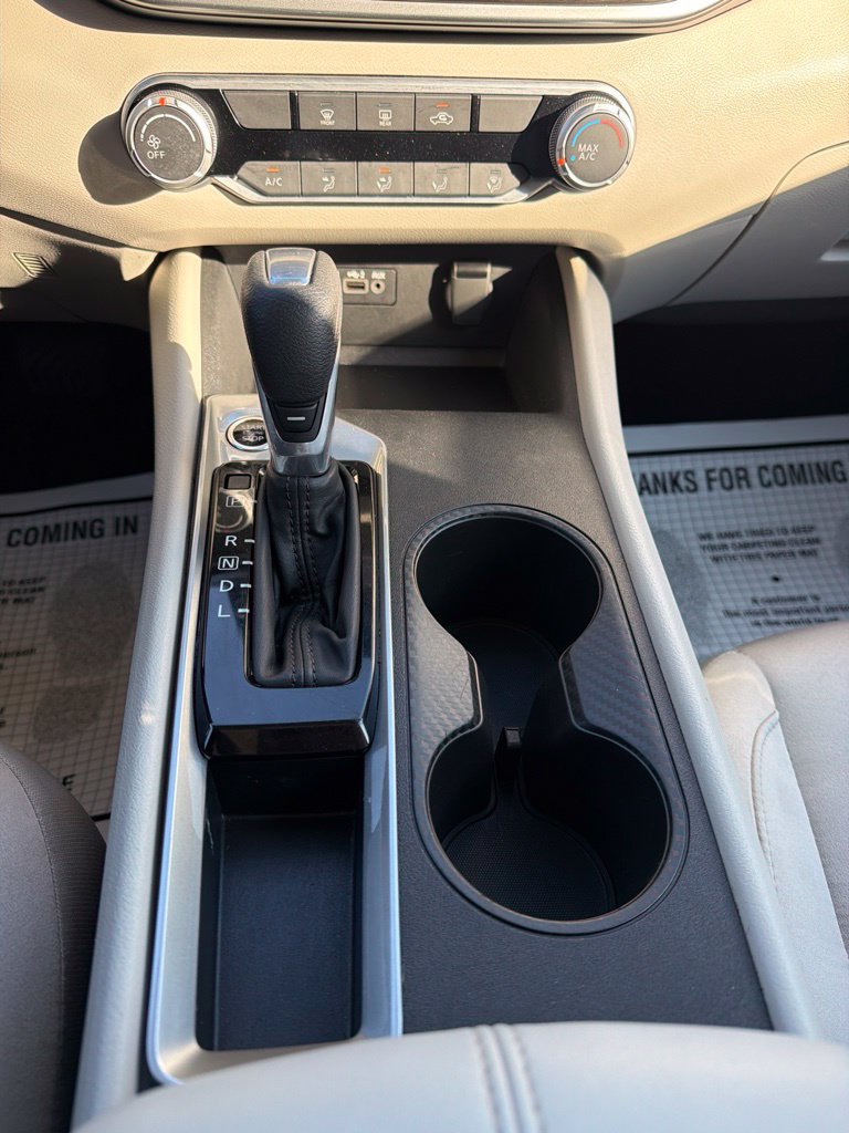 Used 2025 Nissan Altima 2.5 SV FWD image 33