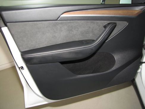 Used 2024 Tesla Model Y Performance AWD/4WD image 7