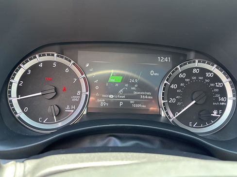 Used 2025 Toyota Highlander XLE AWD/4WD image 3