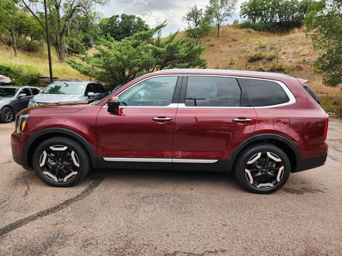 Certified 2024 Kia Telluride S w/ S Sunroof Package AWD/4WD image 4