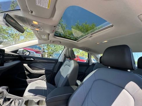 Used 2025 Volkswagen Jetta SEL FWD image 25