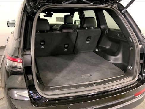 Used 2025 Jeep Grand Cherokee Altitude AWD/4WD image 4