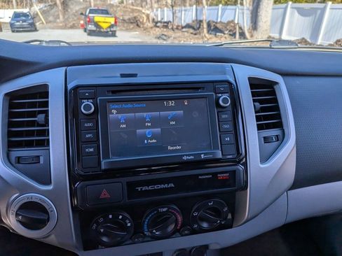 Used 2015 Toyota Tacoma 4x4 Access Cab V6 w/ SR5 Package image 12