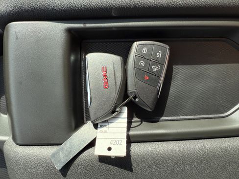 New 2026 GMC Sierra 1500 Elevation image 34