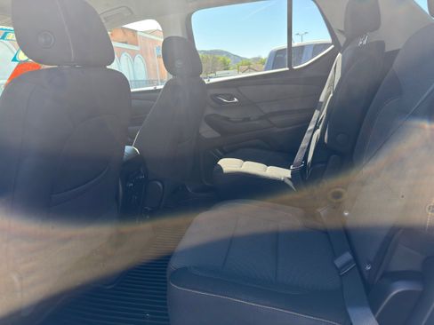 Used 2020 Chevrolet Traverse LT image 18