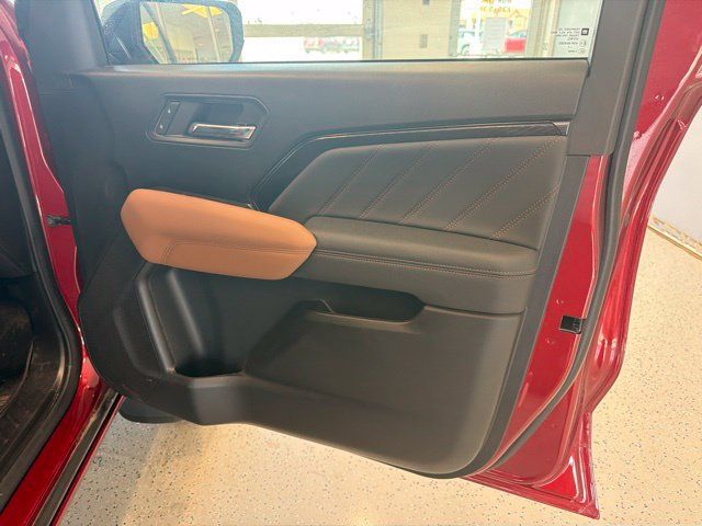 Used 2025 GMC Canyon AT4 AWD/4WD image 40
