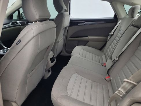 Used 2019 Ford Fusion SE FWD image 18