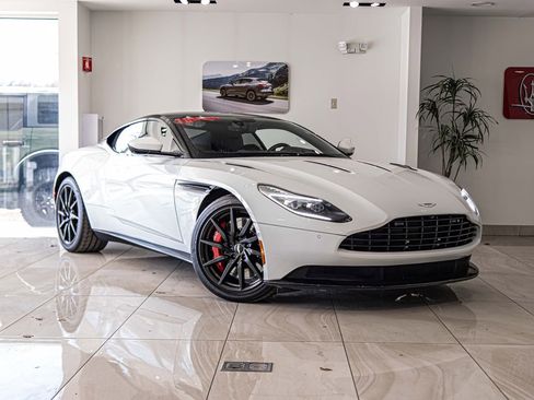 Used 2018 Aston Martin DB11 V12 RWD image 5