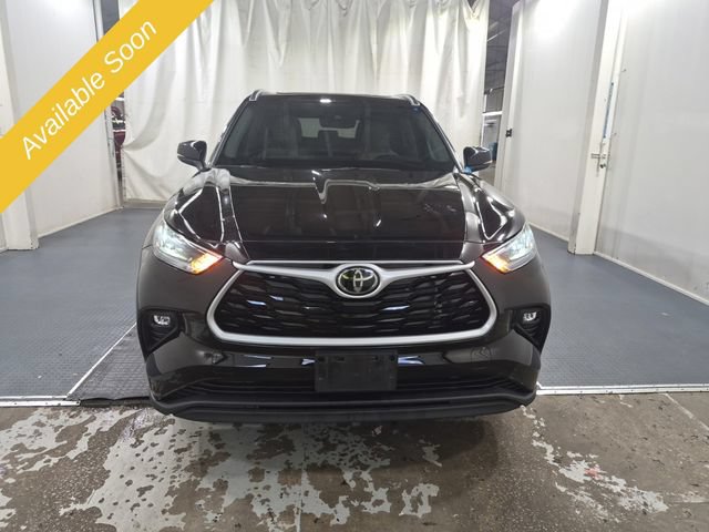 Used 2021 Toyota Highlander XLE AWD/4WD image 8