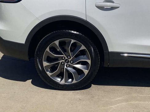 Used 2022 Lincoln Nautilus Reserve AWD/4WD image 11