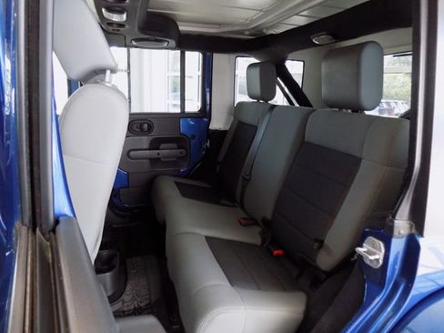 Used 2010 Jeep Wrangler Unlimited Sahara image 23