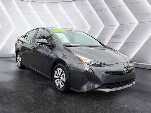 Used 2018 Toyota Prius Three image 1