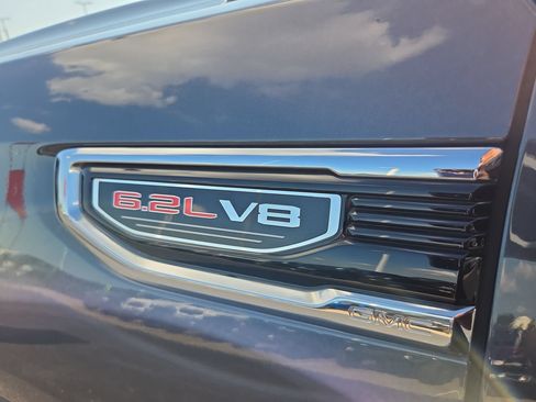 Used 2022 GMC Sierra 1500 SLT w/ SLT Premium Plus Package AWD/4WD image 12