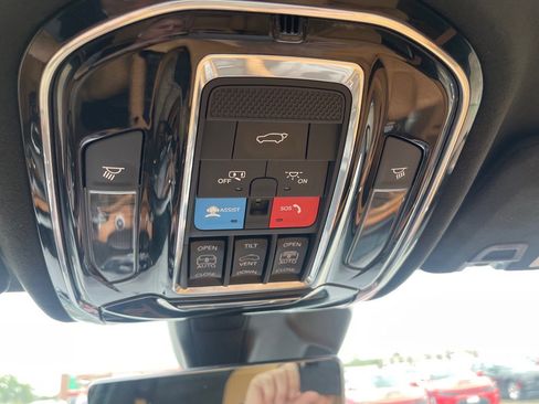 Used 2023 Jeep Grand Cherokee L Summit image 34