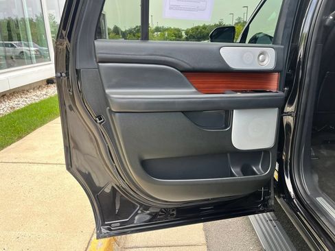 Used 2023 Lincoln Navigator L Reserve AWD/4WD image 18