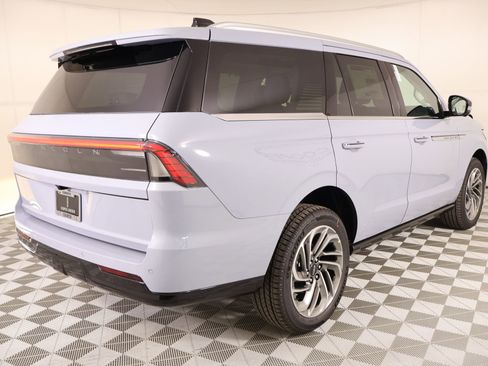 New 2026 Lincoln Navigator Reserve AWD/4WD image 23