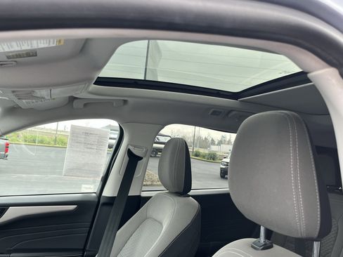 Certified 2022 Ford Escape SE w/ SE Sport Appearance Package image 14