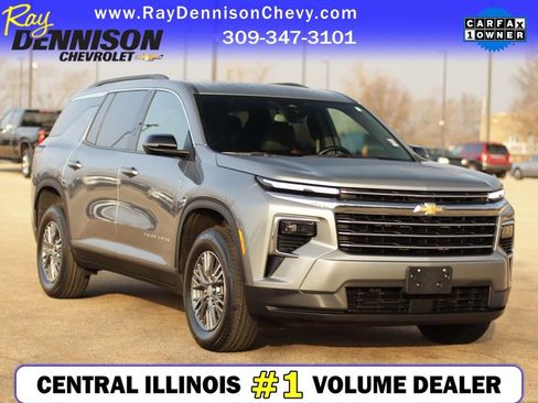 Used 2025 Chevrolet Traverse LT FWD image 1