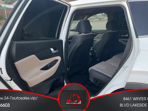 Used 2019 Hyundai Santa Fe SE image 15