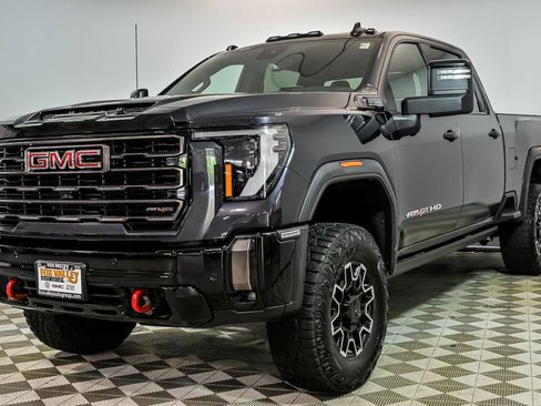 Used 2024 GMC Sierra 2500 AT4X AWD/4WD image 5
