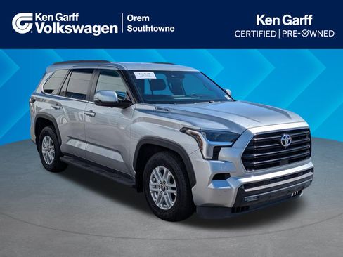 Used 2025 Toyota Sequoia SR5 AWD/4WD image 1