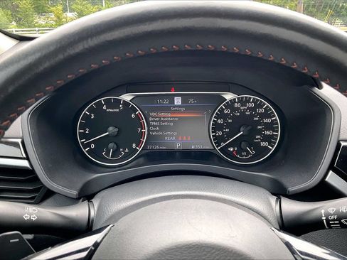 Used 2023 Nissan Altima 2.0 SR FWD image 11